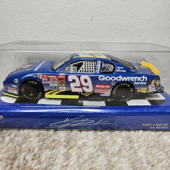 Nascar Other - Vintage Nascar Winners Circle 2002 Taz Devil Looney Tunes #29 Kevin Harvick 1:24